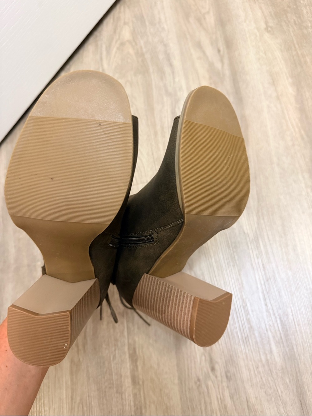 Green Olive Open-Toe Lace-Back Block Heel Booties NWOT SIZE 8 - Picture 5 of 8